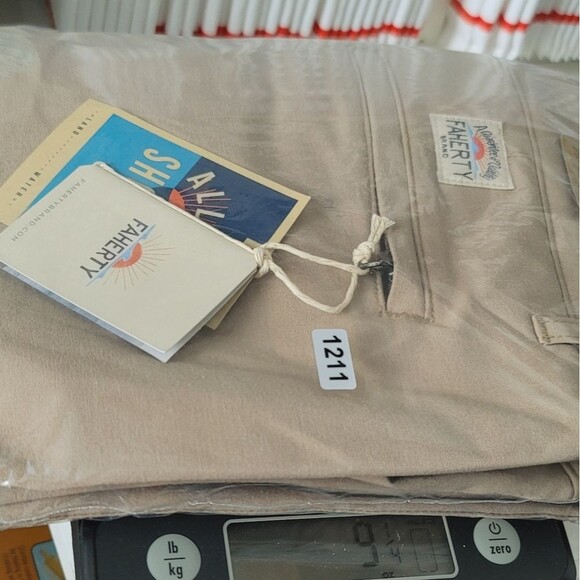 Faherty Men's all day shorts Belt Loop khaki size 40 NWT - Picture 16 of 16